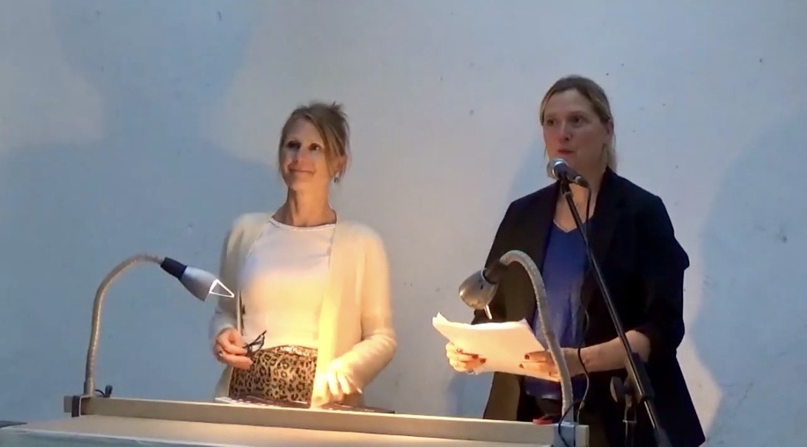 Michelle Noteboom and Virginie Poitrasson reading together at the Double Change reading series in Paris